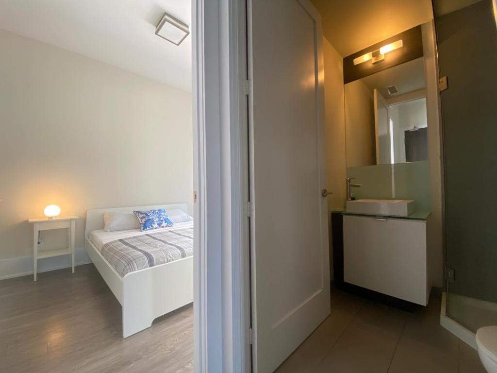 Grand View 2Br/2Ba Condos Cn Tower,Union,Tiff/Mtcc Toronto Bagian luar foto